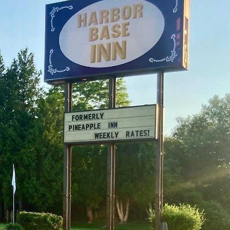 Harbor Base Inn Нюпорт Екстериор снимка