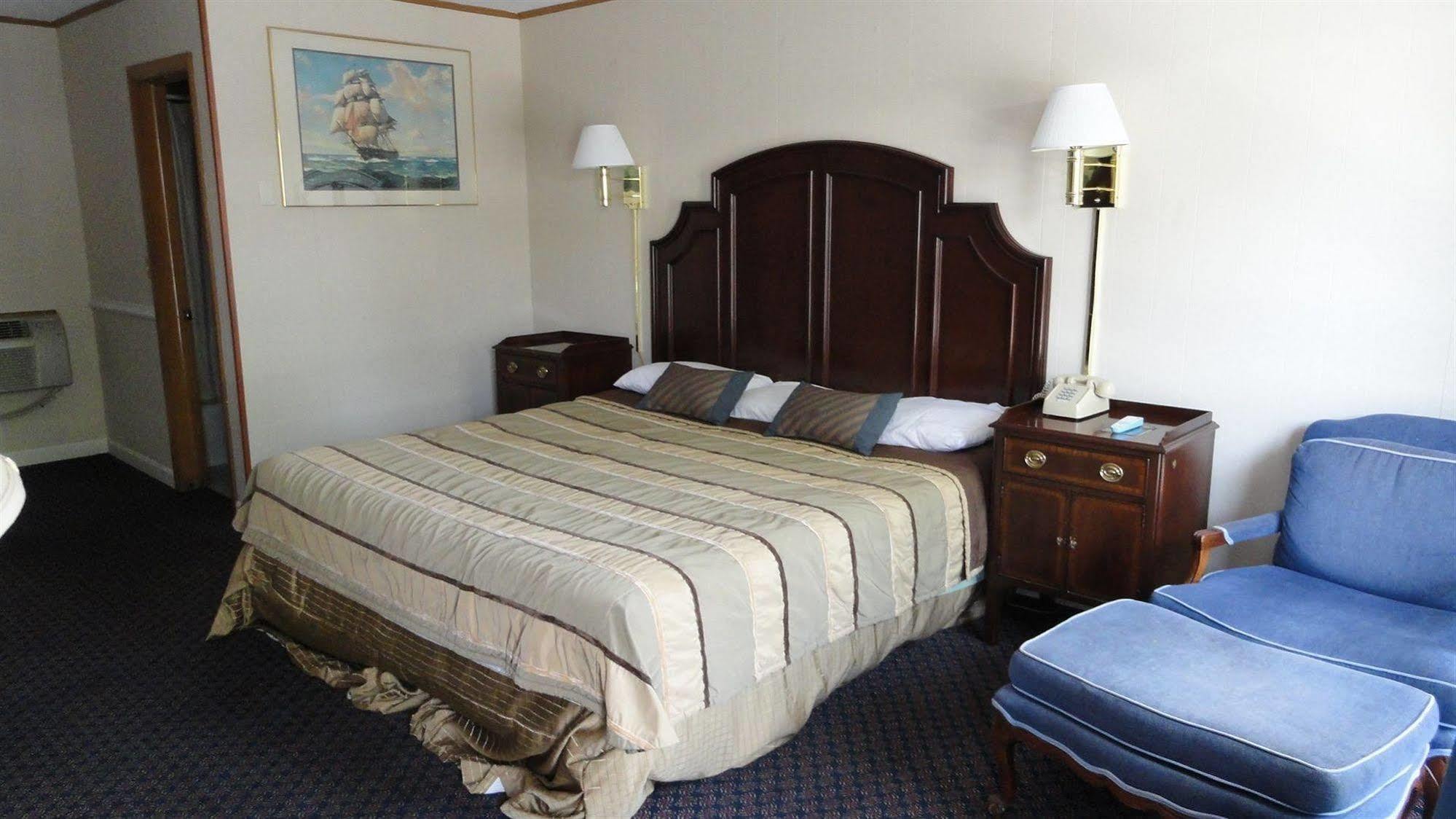 Harbor Base Inn Нюпорт Екстериор снимка